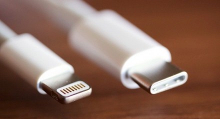 Кабель для iPhone Lightning to Type C Cable 1m
Помірно жорсткий білий кабель з о. . фото 5