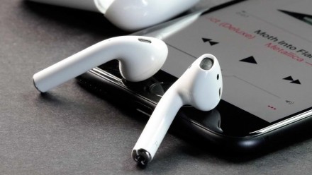 Беспроводные наушники AirPods 2 Bluetooth с функцией беспроводной зарядки кейса . . фото 4