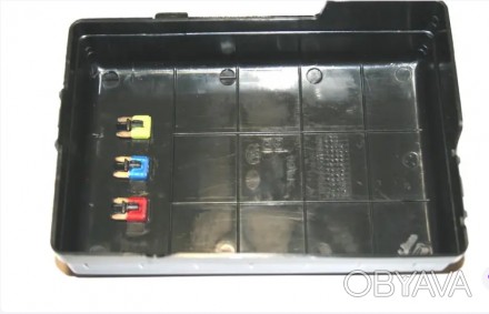 Крышка блока предохранителей верхняя Ланос GM 96515291
Расположена под капотом с. . фото 1
