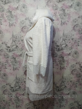Власне виробництво
 
Модель В-01 (халат жіночий )
- з капюшоном
- Дві кишені
- В. . фото 3