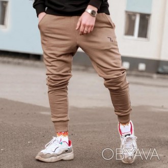  
Спортивні штани бренду OGONPUSHKA виконані з бавовняної тканини. 
Традиційний . . фото 1