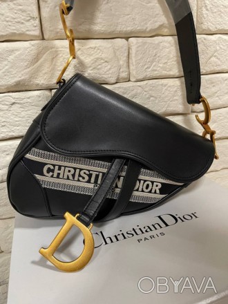 
 
 Christian Dior 
 
 Матеріал – Текстиль, еко шкіра
 Розмір: 23*21*9
 Одне від. . фото 1