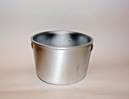 Форма для выпечки пасхального кулича. Изготовлена из литого алюминиевого сплава
. . фото 6