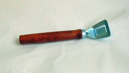Чапельник - универсальная ручка для сковородок.
Металлический ухват с деревянной. . фото 8