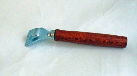 Чапельник - универсальная ручка для сковородок.
Металлический ухват с деревянной. . фото 6