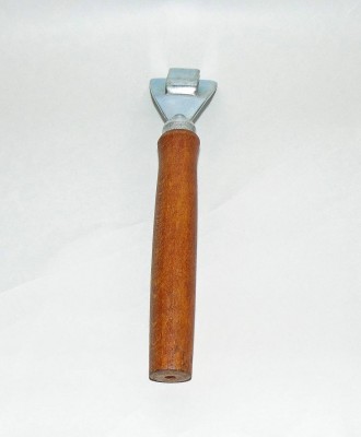 Чапельник - универсальная ручка для сковородок.
Металлический ухват с деревянной. . фото 7
