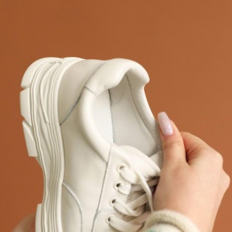 Універсальна модель жіночих кросівок Yalasou 585188 в молочному відтінку з корич. . фото 9