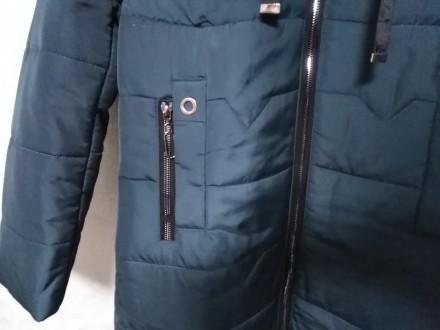 Куртка женская зимняя
Капюшон на кнопке, на рукавах манжеты внутри. 2 кармана
Цв. . фото 6