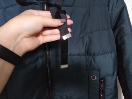 Куртка женская зимняя
Капюшон на кнопке, на рукавах манжеты внутри. 2 кармана
Цв. . фото 5