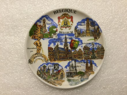 Недорогие сувениры из Бельгии: магниты 60 гривен (есть и дешевле), тарелки от 10. . фото 2
