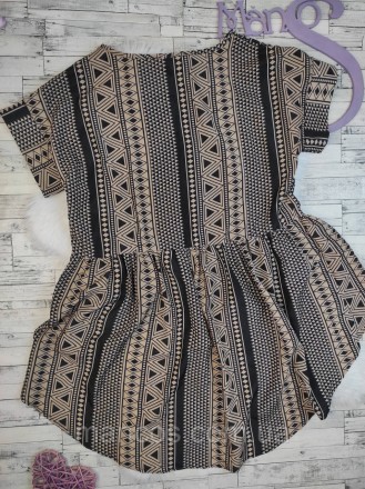 Женская блуза Boohoo коричневая с орнаментом с баской сзади удлинённая
Состояние. . фото 5