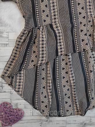 Женская блуза Boohoo коричневая с орнаментом с баской сзади удлинённая
Состояние. . фото 4