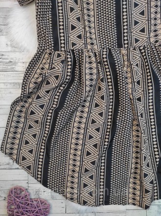Женская блуза Boohoo коричневая с орнаментом с баской сзади удлинённая
Состояние. . фото 7