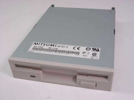 Робочий, стан нового
Колір сірий

Mitsumi 3.5" Compact Floppy Disk Drive. . фото 2