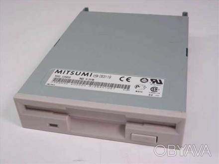 Робочий, стан нового
Колір сірий

Mitsumi 3.5" Compact Floppy Disk Drive. . фото 1
