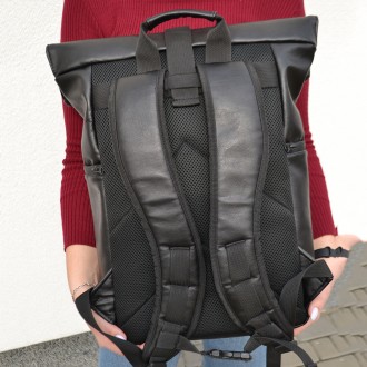  Характеристики рюкзака:
внутри мягкий и защищен отдел для ноутбука с фиксатором. . фото 11