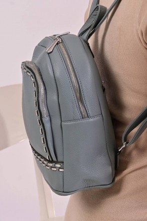 Рюкзак изготовлен из искусственной кожи, застегивается на молнию 
Рюкзак имеет о. . фото 5
