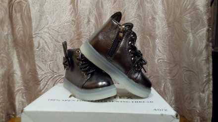 Детская демисезонная обувь "ВВТ"
производитель Китай
цвет серебряный. . фото 4