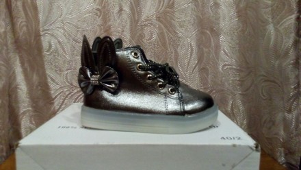 Детская демисезонная обувь "ВВТ"
производитель Китай
цвет серебряный. . фото 3