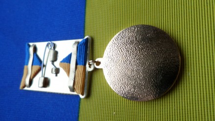 Медаль Волонтеру- людині з великим серцем з посвідченням. . фото 3