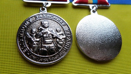 Медаль Незламному захиснику України з посвідченням. . фото 5
