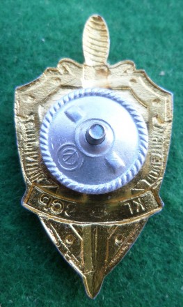 Нагрудный знак "Почетный сотрудник КГБ СССР" алюминий. . фото 3