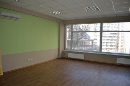 Окремий офісний блок 215м2 в офісній будівлі
Орендна плата: 200грн/м2+ комунальн. . фото 2