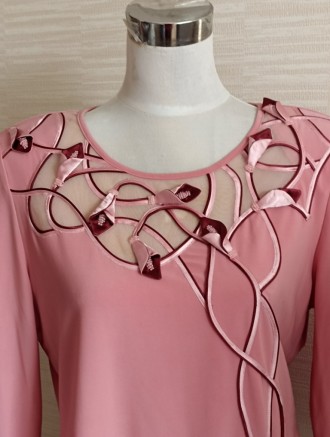 Красивая интересного пошива блузка женская  впереди сеточка и по ней выложены цв. . фото 4