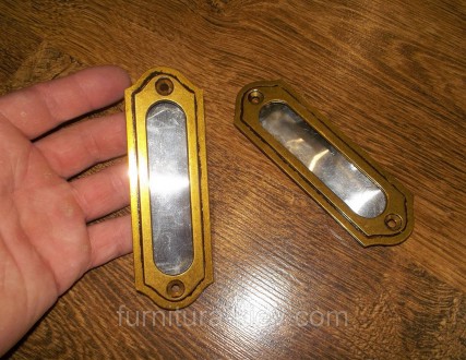 Врезная ручка на шкаф-купе так и на раздвижную дверь
Цвет: старое золото
Размер . . фото 7