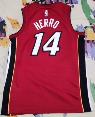 Подростковая майка Nike NBA Miami Heat, Herro, длина-62см, под мышками-45см, нов. . фото 3