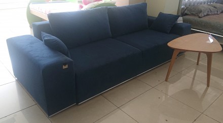 Продаж зручного прямого дивану 
розміром 2560 х 1000 х 670h мм, 
зі спальним м. . фото 2