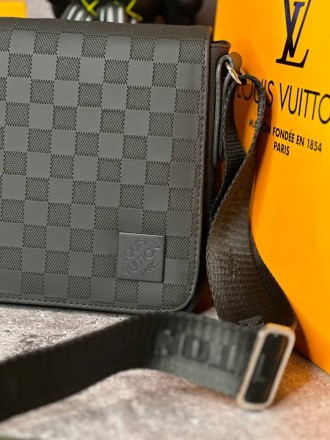 
 
 Модель: Сумка мессенджер Louis Vuitton District PM Damier Infini
Материал: К. . фото 4