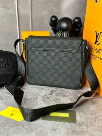 
 
 Модель: Сумка мессенджер Louis Vuitton District PM Damier Infini
Материал: К. . фото 5