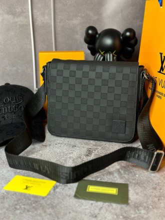 
 
 Модель: Сумка мессенджер Louis Vuitton District PM Damier Infini
Материал: К. . фото 2