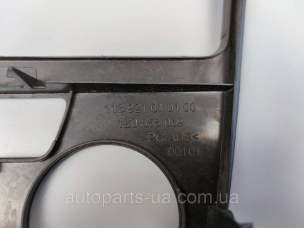 Накладка під магнітолу Skoda Octavia A5 1Z0858069
Примітка: (Фото запчастини мож. . фото 3