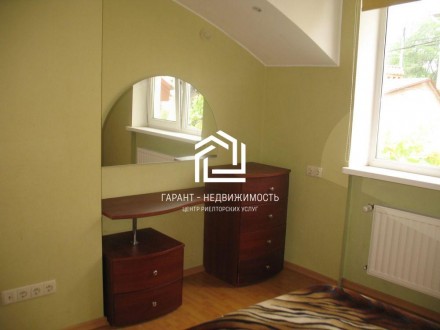 В продаже просторный, светлый двухэтажный дом. Большая прихожая с зеркальным шка. Киевский. фото 6