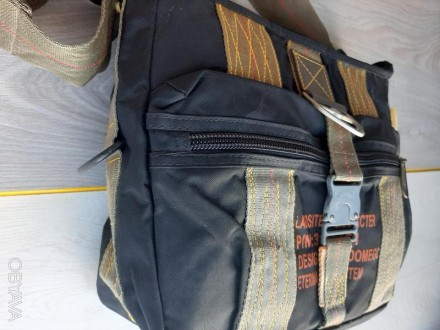 Підліткова сумка через плече 

Міцна плащова тканина 
Розмір 31,5 Х 25,7 Х 10. . фото 4