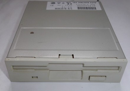 Floppy FDD-привід для читання/запису дискет ALPS (DF354N902G) Б/В

FDD знятий . . фото 2