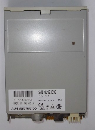 Floppy FDD-привід для читання/запису дискет ALPS (DF354N902G) Б/В

FDD знятий . . фото 3