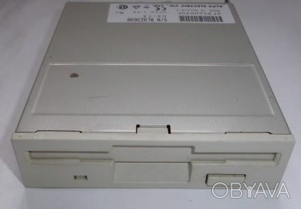 Floppy FDD-привід для читання/запису дискет ALPS (DF354N902G) Б/В

FDD знятий . . фото 1