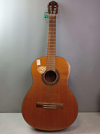 Полноразмерная классическая гитара бюджетной серии, которая отличается великолеп. . фото 2