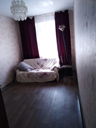 Квартира находится на ул Вакуленчука, с косметическим ремонтом. В наличии есть м. Кировский. фото 3