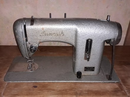Универсальная складная швейная машина LUCZNIK (Лучник)

Модель (класс) 90

С. . фото 3