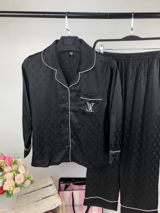 
 
 Пижама Louis Vuitton 2в1 
Штаны+рубашка
Материал : Сатин
Размеры : M
Цвет: Ч. . фото 3