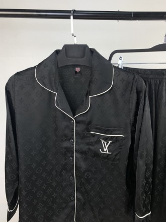 
 
 Пижама Louis Vuitton 2в1 
Штаны+рубашка
Материал : Сатин
Размеры : M
Цвет: Ч. . фото 4