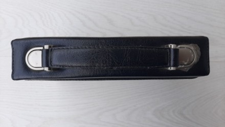 Мужская барсетка Bolumas (черная)

Качественный кожзам
Размер 25,5 Х 18 см
П. . фото 4