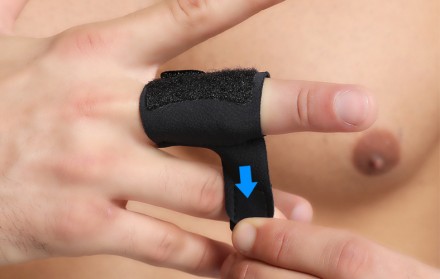 Фиксатор пальца предотвращает повреждение сустава, а эластичность материала позв. . фото 7