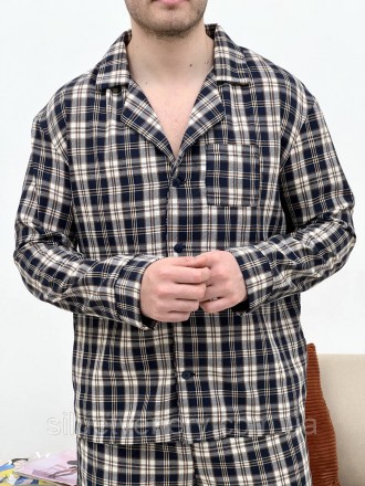 Чоловіча піжама складається з сорочки та штанів синьо-кремового кольору в клітин. . фото 5