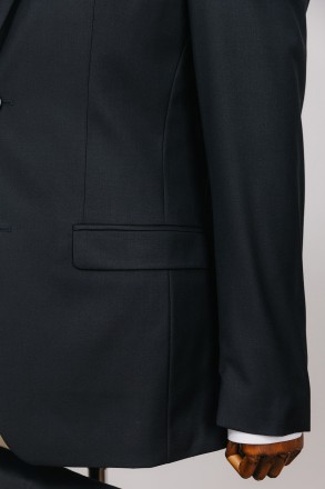 
ІНФОРМАЦІЯ ПРО ПРОДУКТ
Чоловічий костюм у чорному виконанні: класичний піджак т. . фото 9