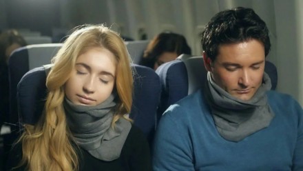 Подушка Travel Pillow — новое изобретение в сфере товаров для путешествий. «Шарф. . фото 6